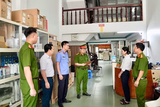 Vụ bán máy tính cài Windows "lậu": Công ty Sông Lam từng được chỉ định thầu tại hàng loạt trường học ở Phú Thọ