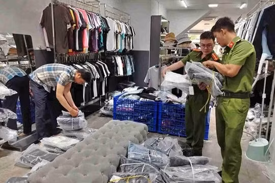 Khởi tố chủ shop TN Luxury kinh doanh lô hàng giả mạo các nhãn hiệu nổi tiếng