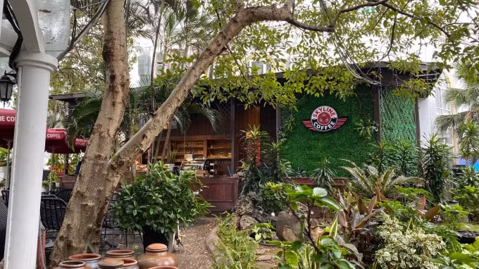 Quán cafe Skyline đang bị chiếm dụng trái phép, nhưng...không cán bộ địa bàn nào biết