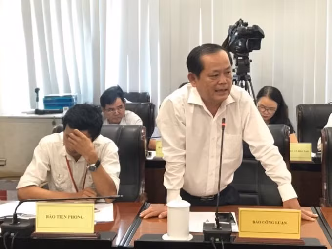 Tại hội nghị, nhiều vấn đề dư luận quan tâm đã được các nhà báo đặt ra.