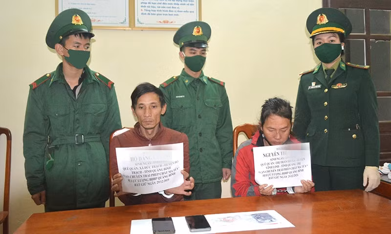 bat 2 doi tuong mua ban van chuyen trai phep chat ma tuy tu quang tri ra quang binh tieu thu hinh 1