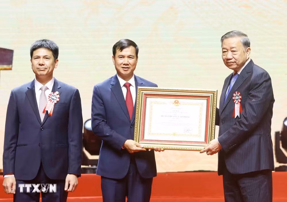 tong-bi-thu-chu-tich-nuoc-du-le-ky-niem-120-nam-ngay-truyen-thong-dai-hoc-quoc-gia-ha-noi-8.jpg