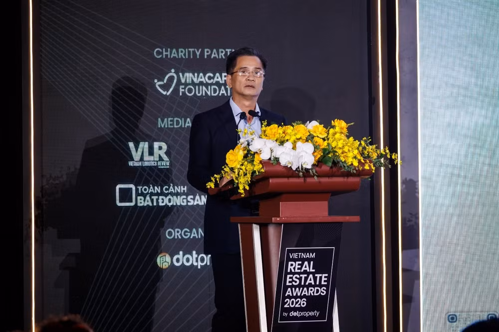 Ông Nguyễn Văn Đính, Phó Chủ tịch Hiệp hội Bất động sản Việt Nam, chia sẻ góc nhìn về xu hướng phát triển và những chuẩn mực mới của thị trường bất động sản tại Lễ trao giải Dot Property Vietnam Real Estate Awards 2026