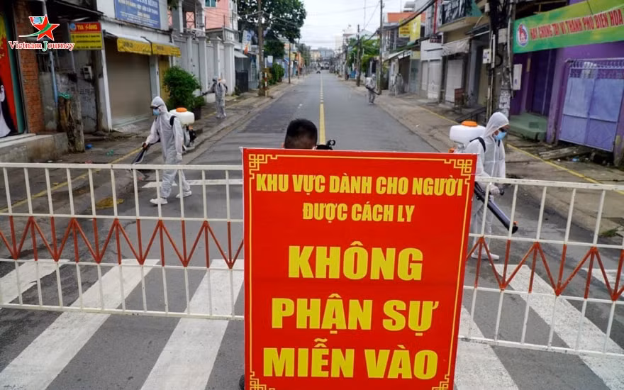 Nghệ An tiến hành phong tỏa 5 thôn, 1 bệnh viện nơi có ca dương tính Covid-19. Ảnh: TL