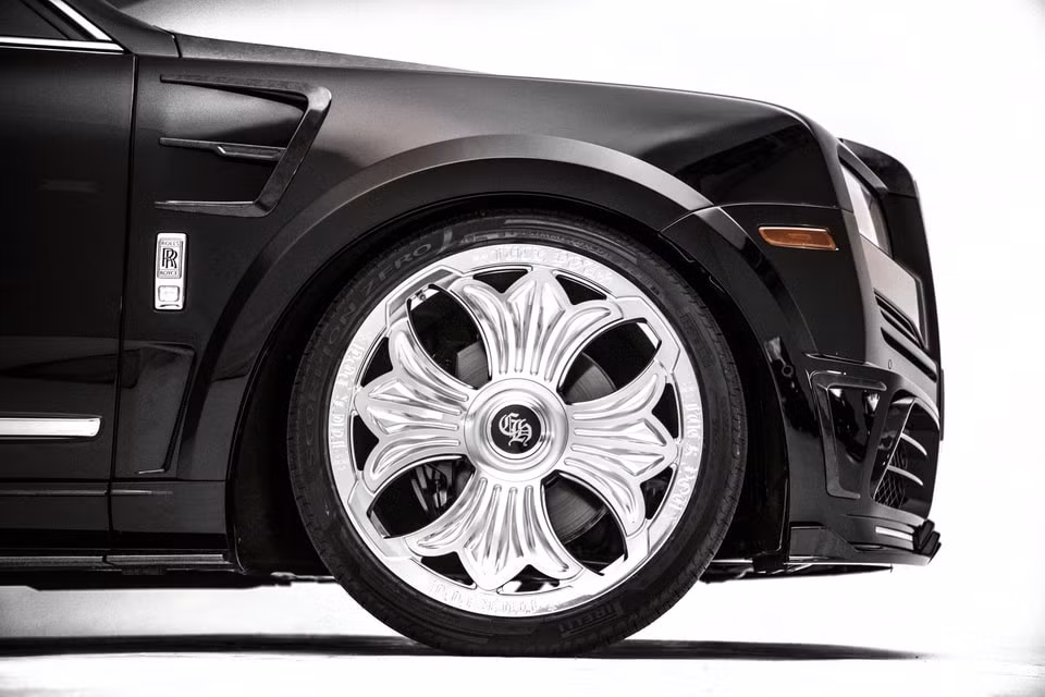 Chiếc Rolls-Royce Cullinan của rapper Drake. Ảnh: Chrome Hearts