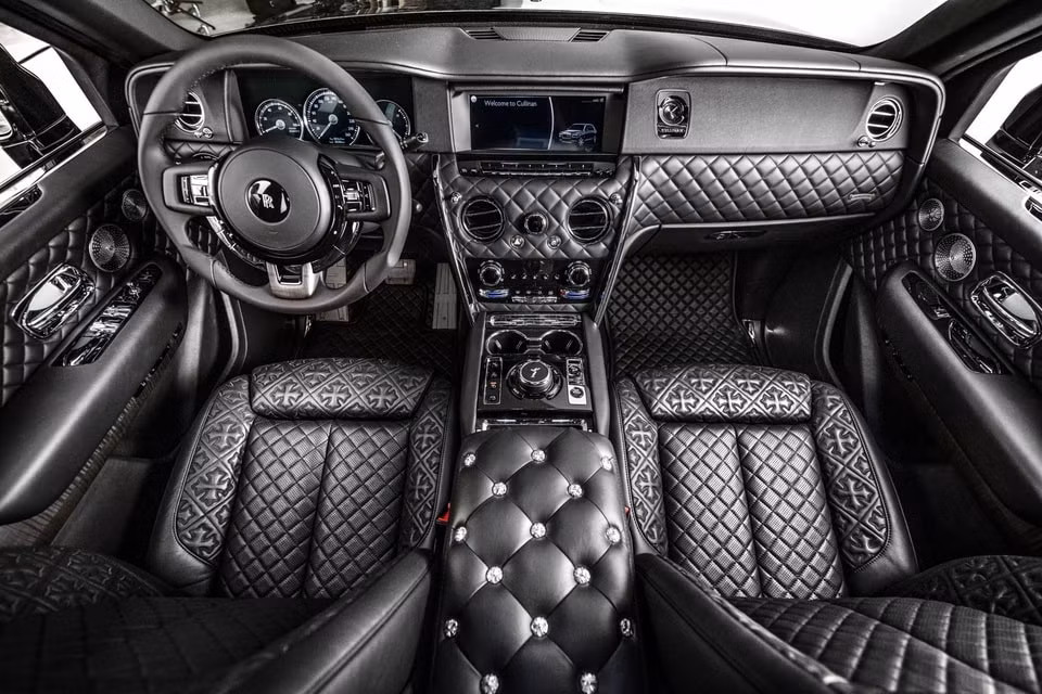Chiếc Rolls-Royce Cullinan của rapper Drake. Ảnh: Chrome Hearts