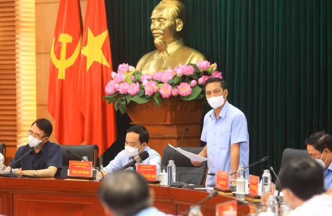 Ông Nguyễn Văn Tùng, Chủ tịch UBND TP Hải Phòng chỉ đạo hội nghị.