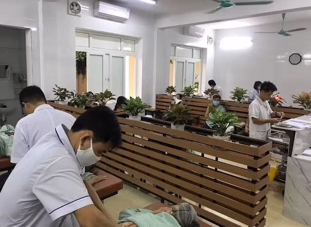 Khoa YHCT đã được sửa chữa khang trang và đầu tư nhiều trang thiết bị hiện đại.