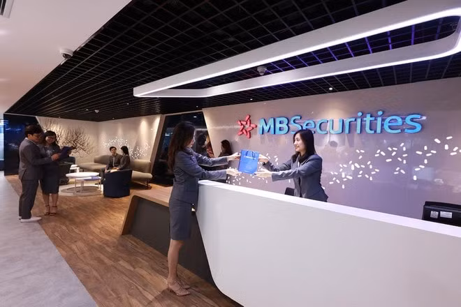 Chứng khoán MB bị “tuýt còi” vì huy động vốn trái quy định.