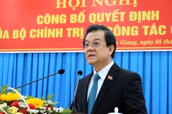 Ông Lê Hồng Quang phát biểu nhận nhiệm vụ. Ảnh: Cổng TTĐT An Giang