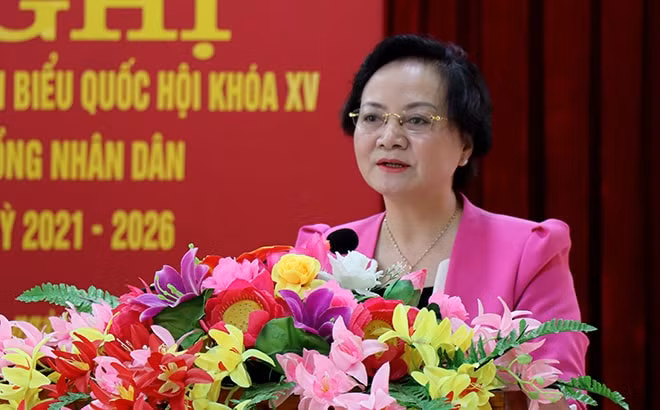 Bộ trưởng Phạm Thị Thanh Trà trình bày chương trình hành động tại Hội nghị tiếp xúc cử tri sáng ngày 06/5/2021