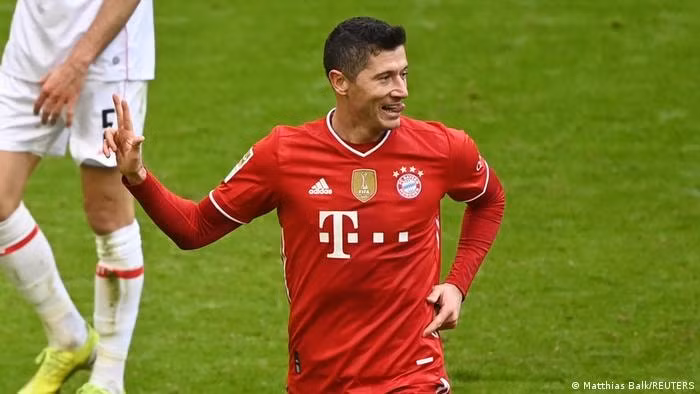 Sau 7 năm gắn bó với Bayern, Robert Lewandowski có thể sẽ rời đội chủ sân Allianz Arena trong mùa hè này với mức giá 60 triệu bảng. Ảnh: internet