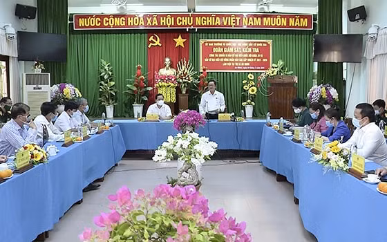 Phó Chủ tịch Quốc hội, Đại tướng Đỗ Bá Tỵ làm việc với Ủy ban Bầu cử tỉnh Bình Định.