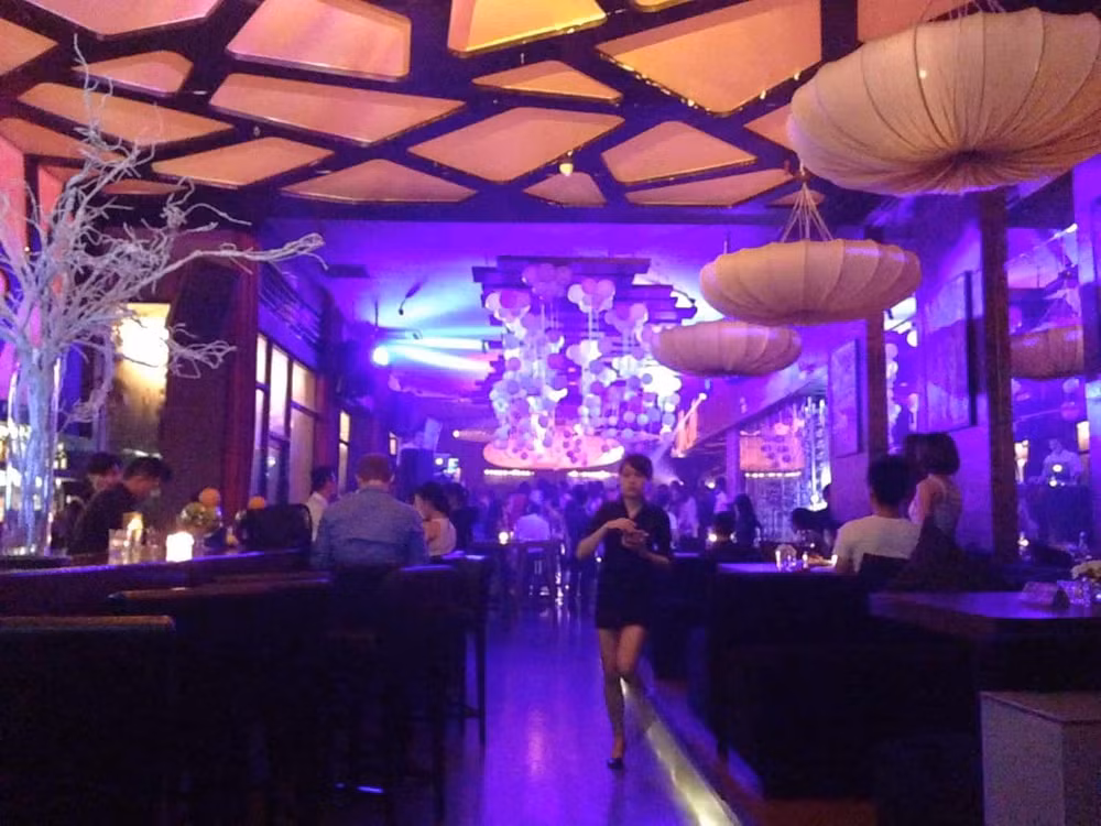 Hòa Bình tạm dừng các hoạt động các quán bar, quán karaoke phòng dịch Covid-19. Ảnh: TL