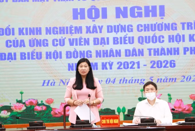 Chủ tịch Ủy ban MTTQ Việt Nam Thành phố Nguyễn Lan Hương phát biểu tại hội nghị