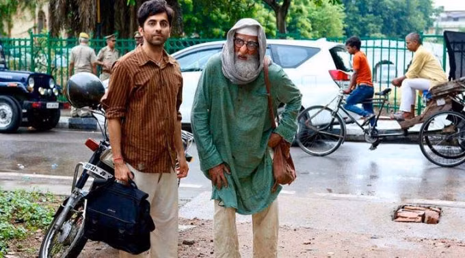 Gulabo Sitabo là tác phẩm do Ayushmann Khurrana và Amitabh Bachchan đóng chính, được phát sóng trên Amazon Prime Video.