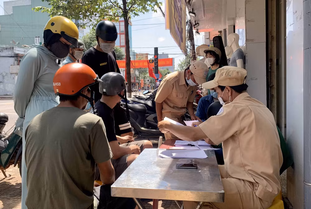 Gia Lai đã xử phạt hơn 200 triệu đồng các trường hợp không tuân thủ quy định phòng, chống dịch Covid-19. Ảnh: TL