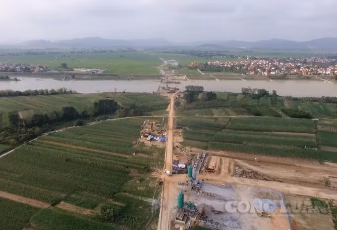 Gói thầu 14-XL với có chiều dài hơn 19,4km đi qua địa phận các huyện Thiệu Hóa, Đông Sơn, Triệu Sơn, Nông Cống (Thanh Hóa). Nhà thầu đang triển khai thực hiện cầu vượt núi Đọ có tổng chiều dài là 1,6 km