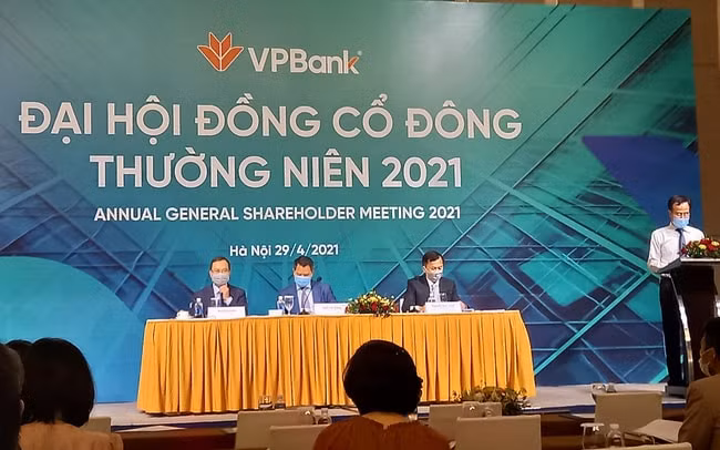 Lãnh đạo VPBank nói về kế hoạch sử dụng dòng tiền từ thương vụ bán 49% vốn FE Credit.