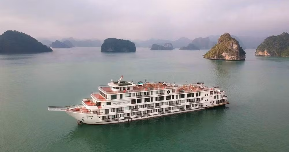 Quảng Ninh cách ly du thuyền 5 sao cùng 182 người trên vịnh Hạ Long. Ảnh: TL