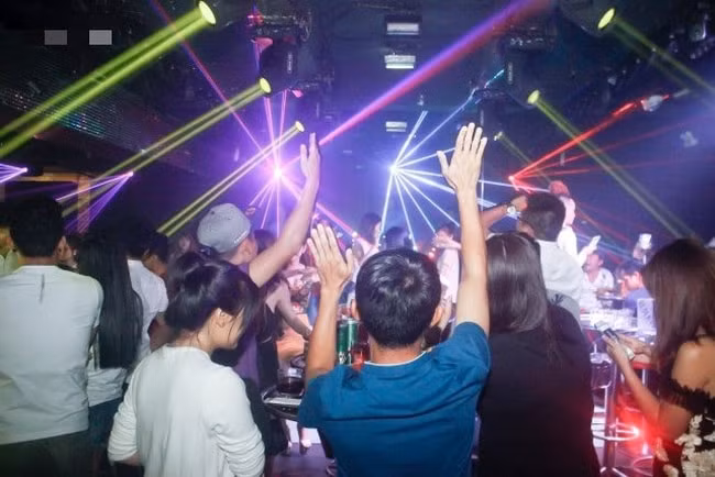 Bạc Liêu đóng cửa vũ trường, quán karaoke và chợ đêm để chống dịch Covid-19. Ảnh: TL