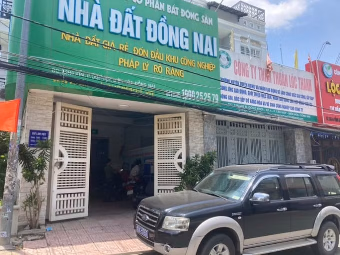 Sau Đỗ Sơn Tùng - Tổng giám đốc Công ty Cổ phần BĐS Nhà đất Đồng Nai bị bắt hồi tháng 8/2020, đến nay công an Đồng Nai đã bắt giữ thêm 3 lãnh đạo của công ty này.
