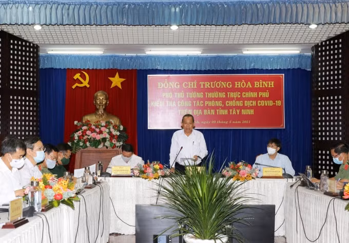 Phó Thủ tướng Trương Hòa Bình đề nghị Bộ Y tế tiếp tục tăng cường hướng dẫn, kiểm tra, giám sát để cơ sở thực hiện tốt 5K.
