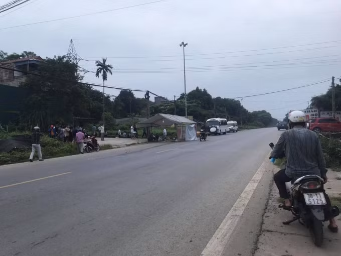 Tại hiện trường, vị trí xảy ra tai nạn nằm ở trái tuyến, xe ben có biểu hiện lấn làn.