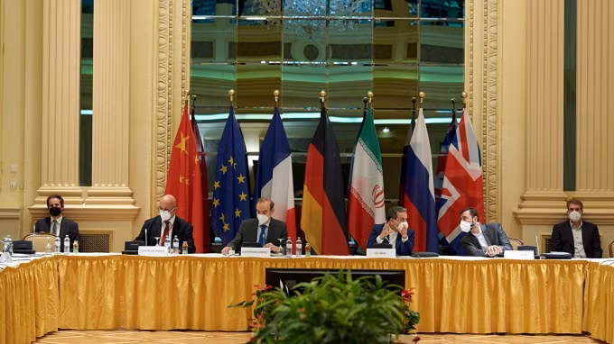 Các quan chức của nhóm P5+1 và Iran họp tại Vienna, Áo, để đàm phán về kế hoạch đưa Iran và Mỹ trở lại Thỏa thuận hạt nhận Iran năm 2015 - Ảnh: Reuters