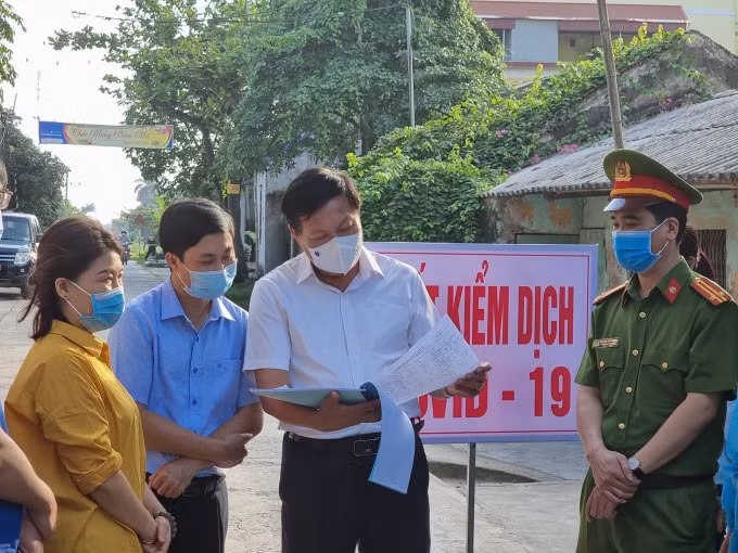 Hiện nay công tác phòng dịch đang được thực hiện khẩn trương tại nhiều địa phương trong toàn quốc (ảnh TL).
