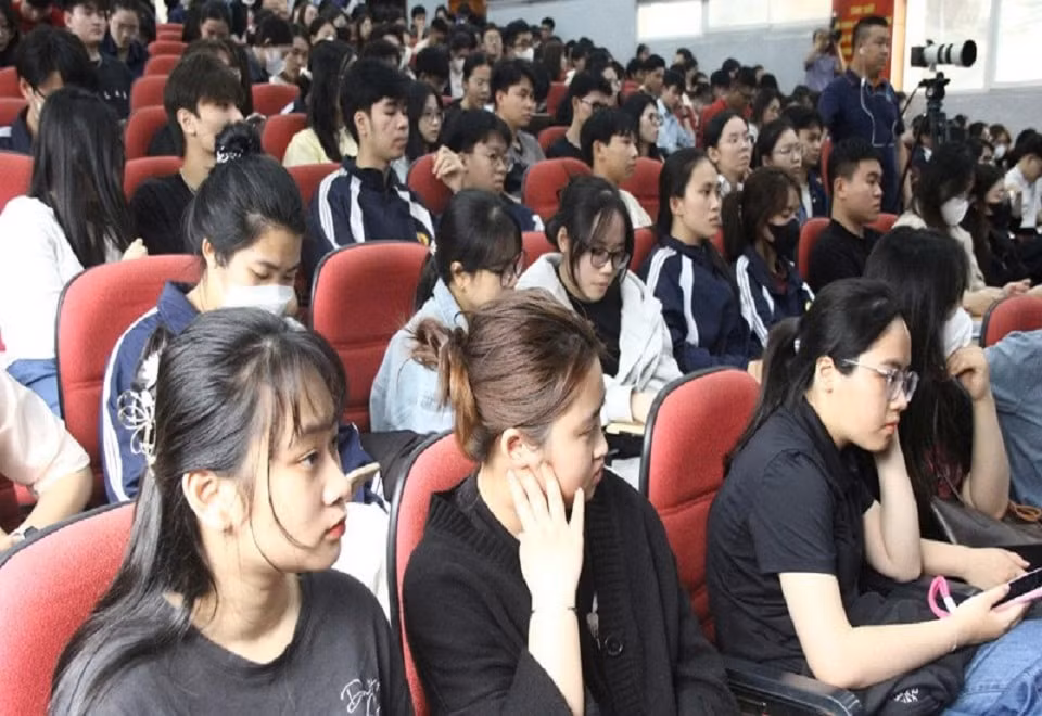 Rất nhiều đại biểu trẻ dự Hội nghị sinh viên năm học 2025-2026.