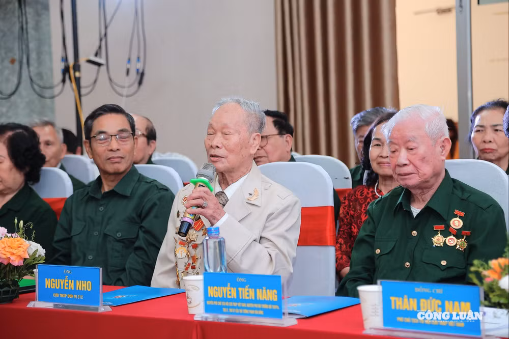 Ông Nguyễn Nho (92 tuổi), cựu TNXP Đại đội 312 chia sẻ câu chuyện xúc động, đó là khoảnh khắc lịch sử khi được gặp Bác Hồ giữa rừng núi Nà Tu cách đây 75 năm.