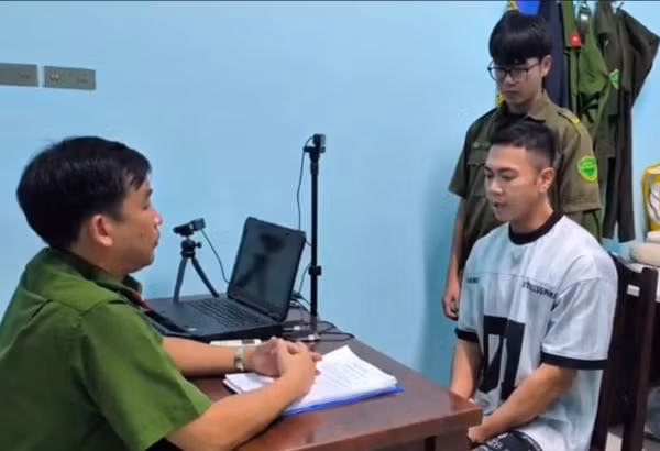 Khởi tố, bắt tạm giam nam thanh niên đánh nữ nhân viên giao hàng -0