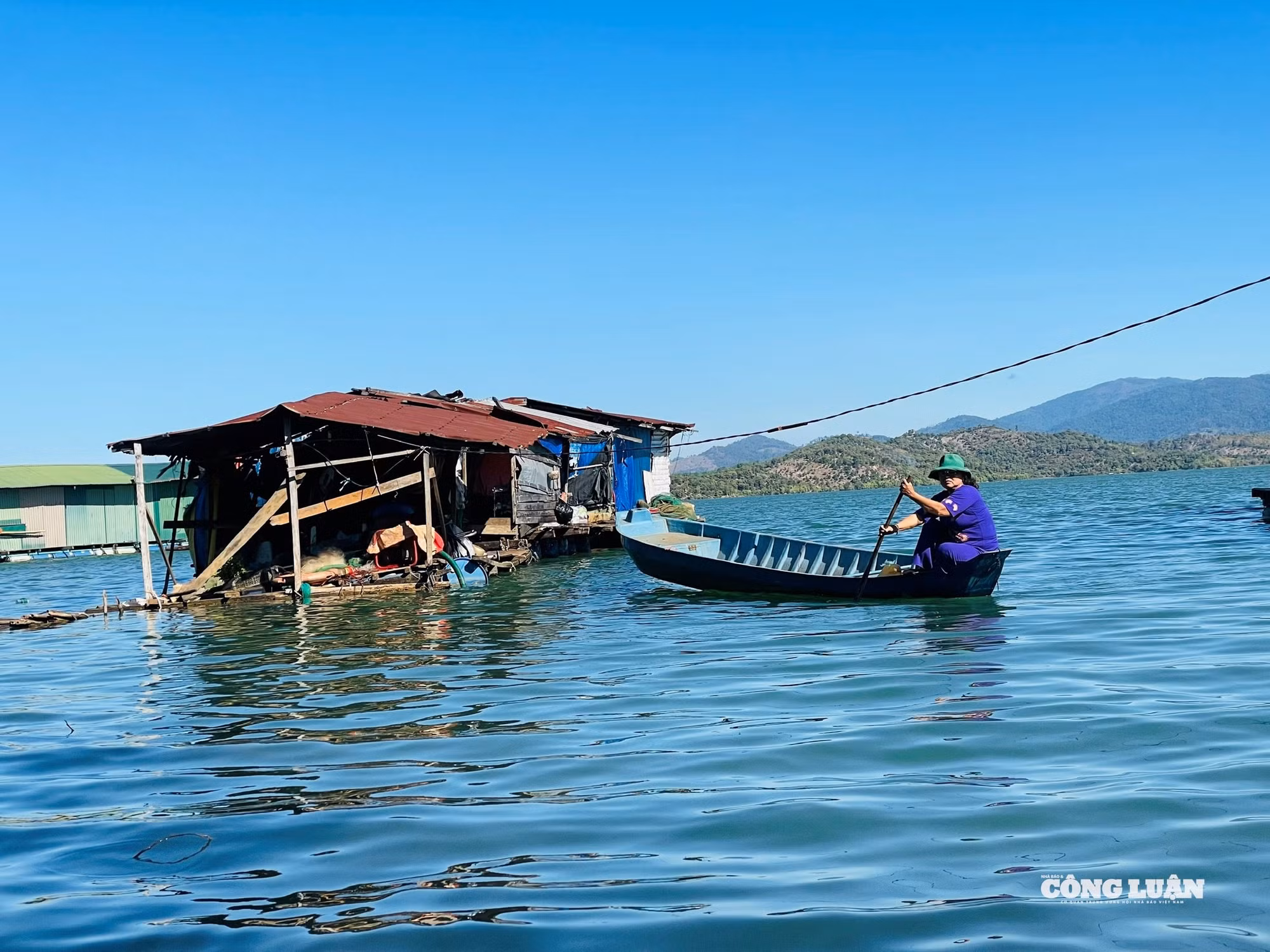 Cuộc sống của các ngư dân phụ thuộc hoàn toàn vào sóng nuo
