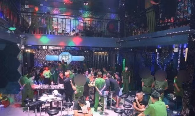 kiem tra quan bar jet lounge tai ninh binh phat hien 57 thanh nien duong tinh voi ma tuy hinh 1