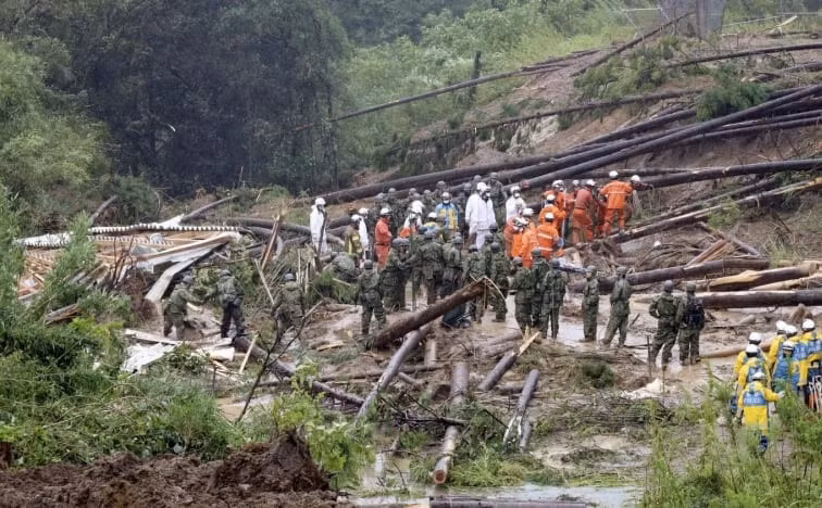 bao nanmadol mang mua ky luc den nhat ban va khien 2 nguoi thiet mang hinh 1
