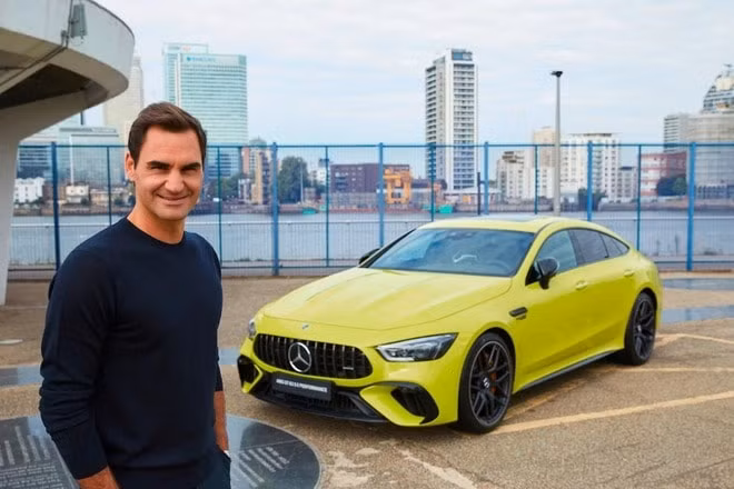 mercedes amg gt 63 lay cam hung tu tay vot huyen thoai roger federer duoc ban dau gia hinh 1
