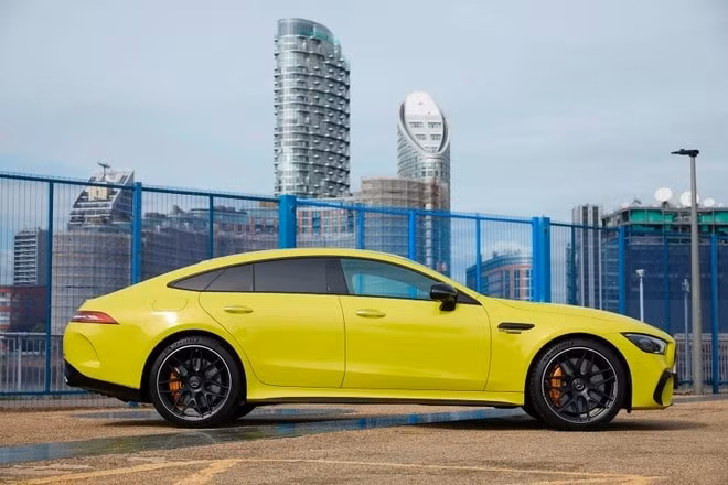 mercedes amg gt 63 lay cam hung tu tay vot huyen thoai roger federer duoc ban dau gia hinh 3
