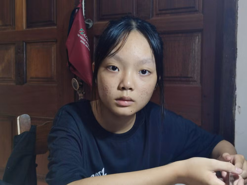 gia lai co be 14 tuoi tro thanh tru cot gia dinh nuoi em nho cham me bai liet hinh 4