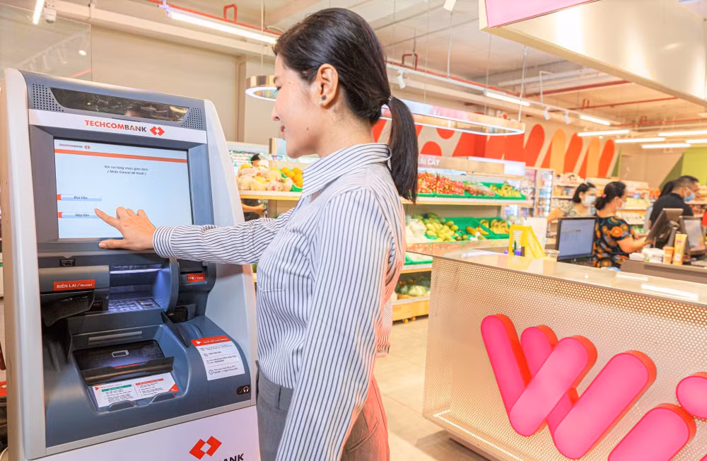 techcombank hop tac cung masan mang den dich vu tai chinh ngan hang trong tam tay tai cac chuoi cua hang win hinh 1