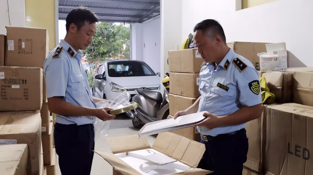 theo doi ca thang quan ly thi truong hung yen tom gon 10 tan phu tung o to kem chat luong hinh 4