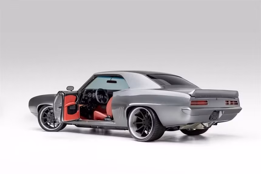 chevrolet camaro doi 1969 lot xac voi nhieu trang bi hien dai hinh 3