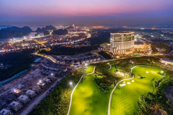 Một góc quần thể FLC Hạ Long. Kết thúc quý 4/2020, lãi hợp nhất trước thuế của FLC tăng mạnh lên hơn 2.500 tỷ đồng.