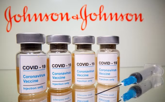 Nhóm Biden cảnh báo việc triển khai vắc xin của Johnson & Johnson có thể bị chậm. Ảnh: CNBC