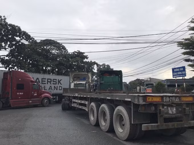Ùn tắt giao thông cục bộ ở nhiều giao lộ.