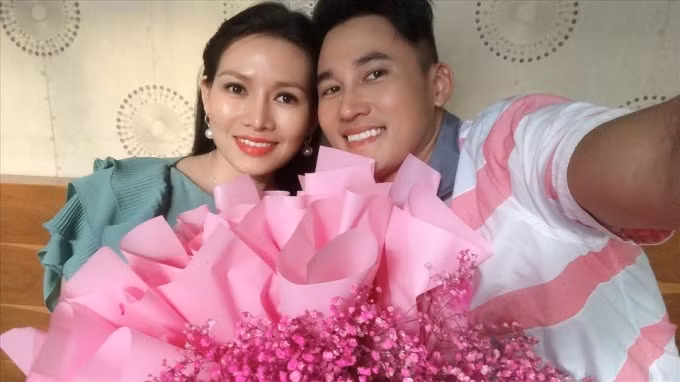 Chuyện tình trên phim “Mẹ ghẻ” của Văn Phượng và Hà Trí Quang gây xúc động cho người xem.