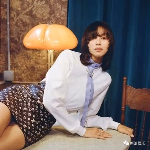 Nữ người mẫu đã vô cùng bất ngờ khi được chọn đóng vai thần tượng của mình.