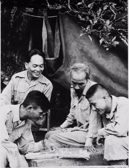 tai thao luoc kiet xuat cua dang va chu tich ho chi minh hinh 4