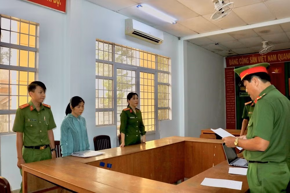 de ngoai so sach hang tram trieu dong nguyen ke toan truong trung tam y te bi bat tam giam hinh 1