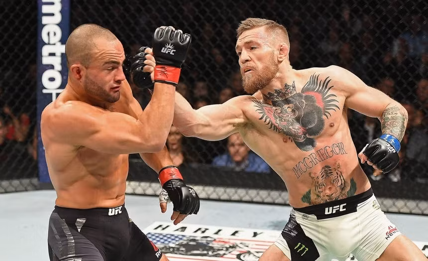 Võ sĩ Conor McGregor hạ đo ván Eddie Alvarez trong trận đấu 5 năm trước. Ảnh: Getty